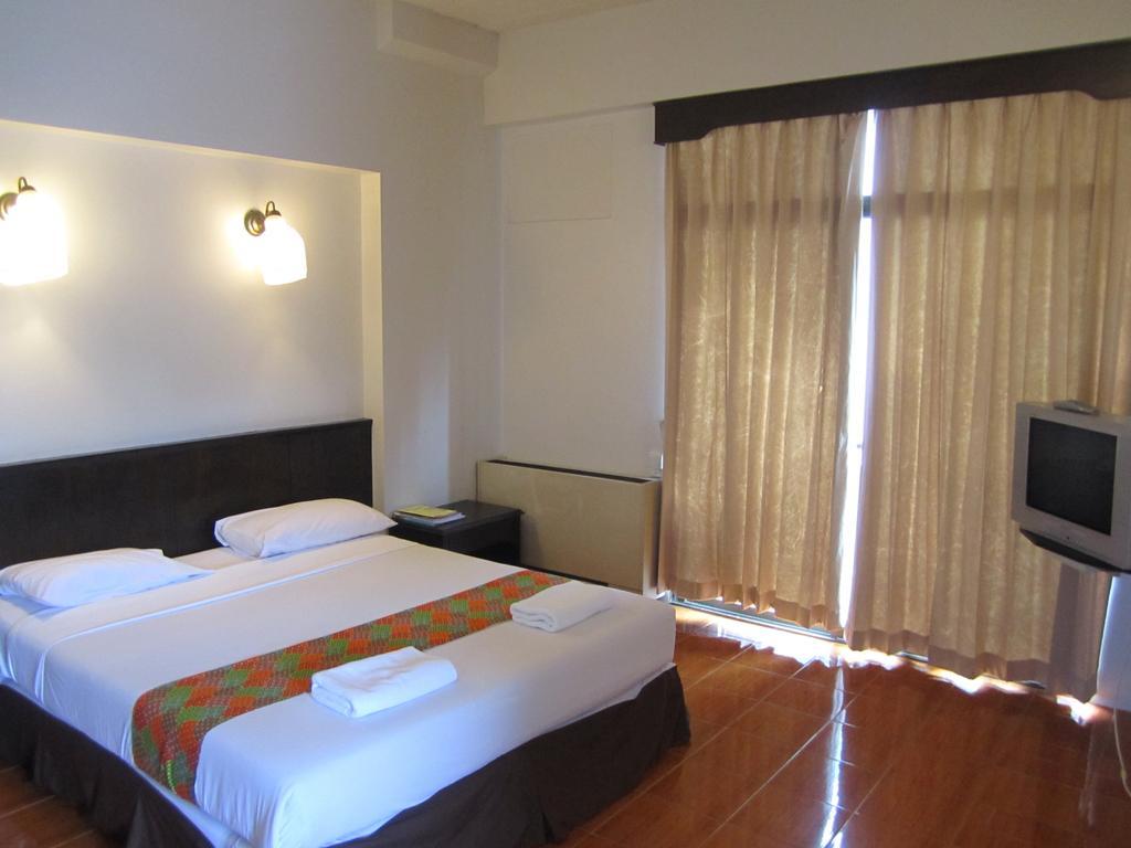 Phuket Rome Place Hotel מראה חיצוני תמונה